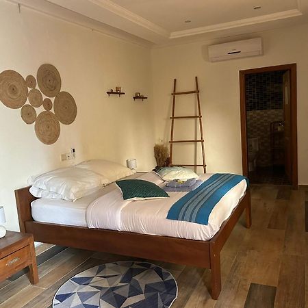 L'Oasis Guesthouse Cotonou Esterno foto