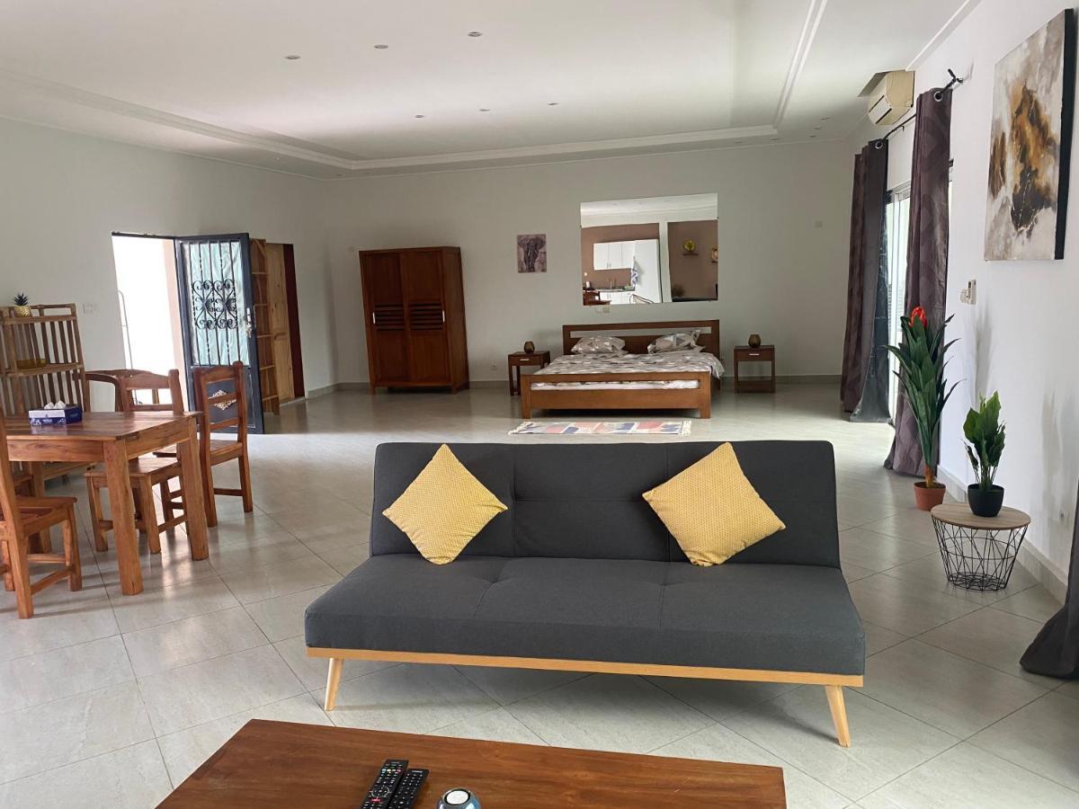 L'Oasis Guesthouse Cotonou Esterno foto