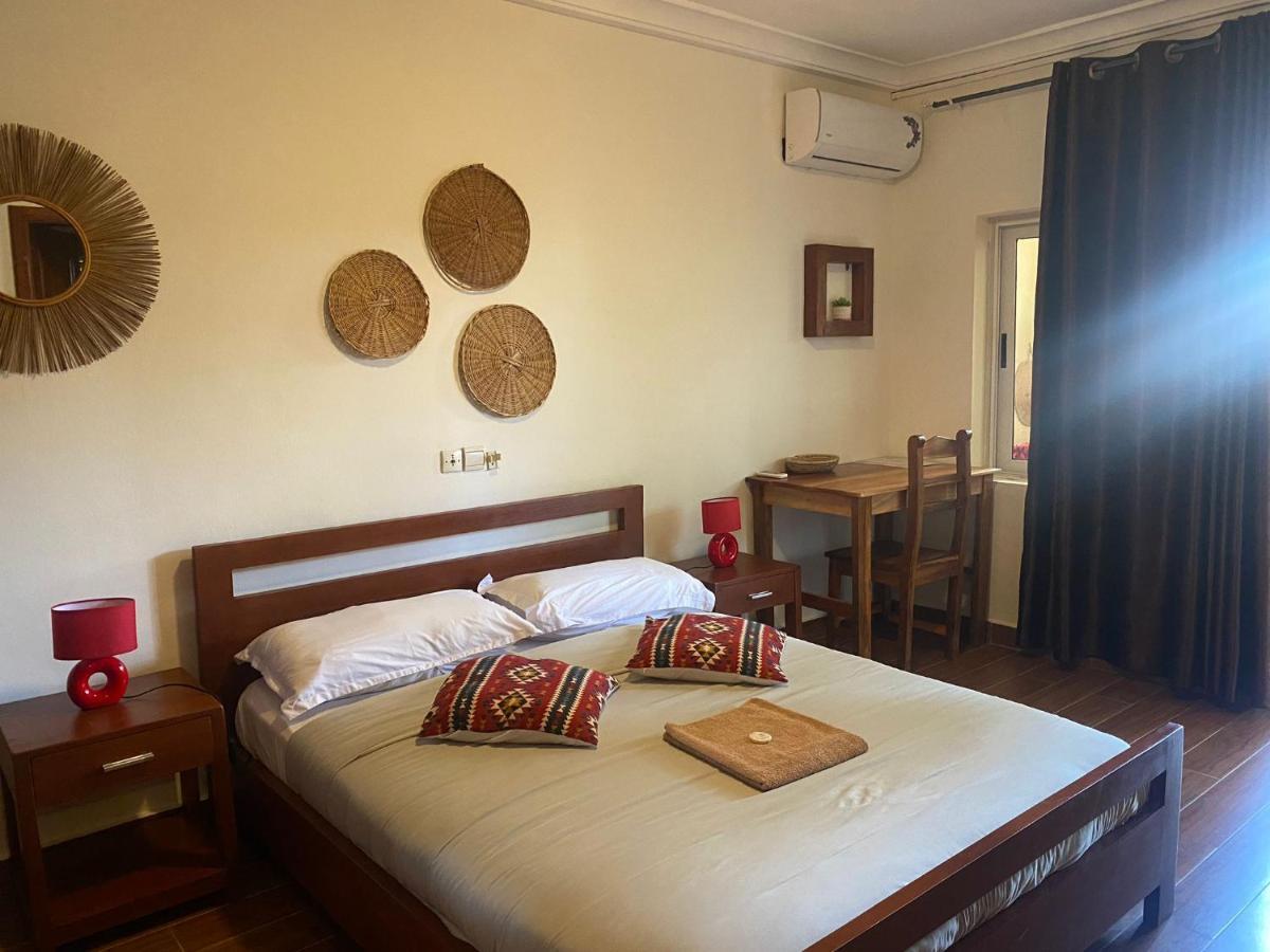 L'Oasis Guesthouse Cotonou Esterno foto