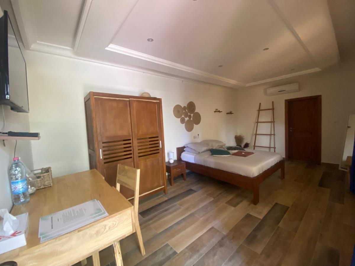 L'Oasis Guesthouse Cotonou Esterno foto