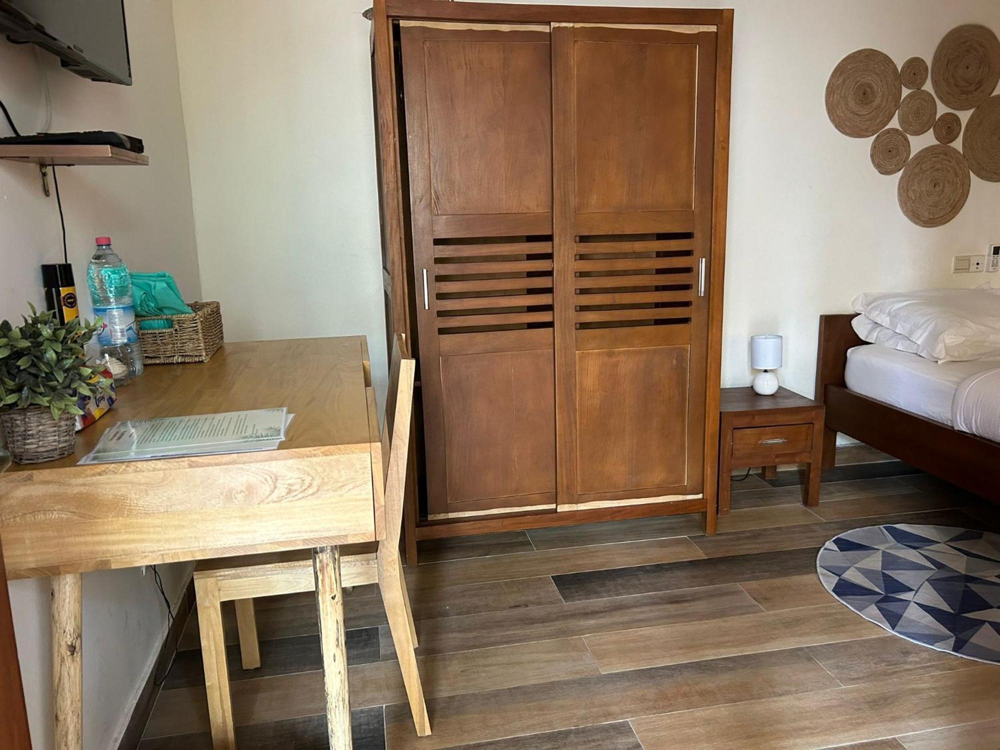 L'Oasis Guesthouse Cotonou Esterno foto
