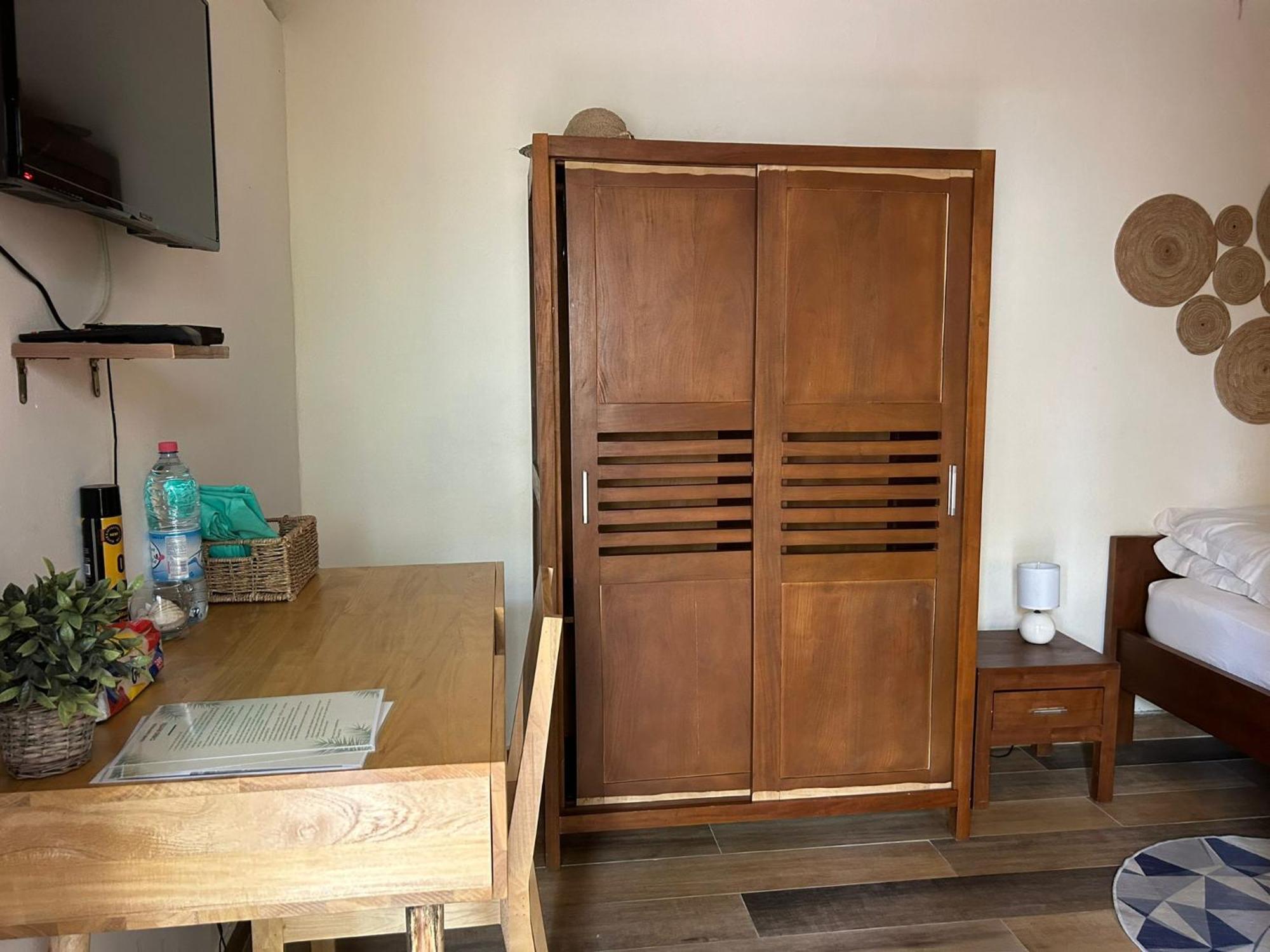 L'Oasis Guesthouse Cotonou Esterno foto
