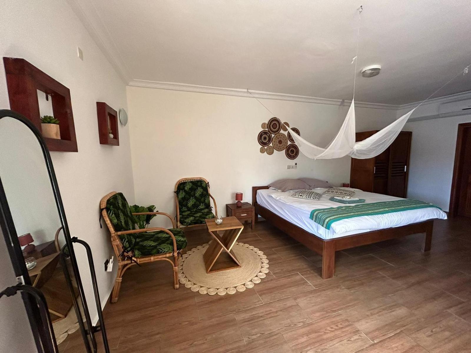 L'Oasis Guesthouse Cotonou Esterno foto