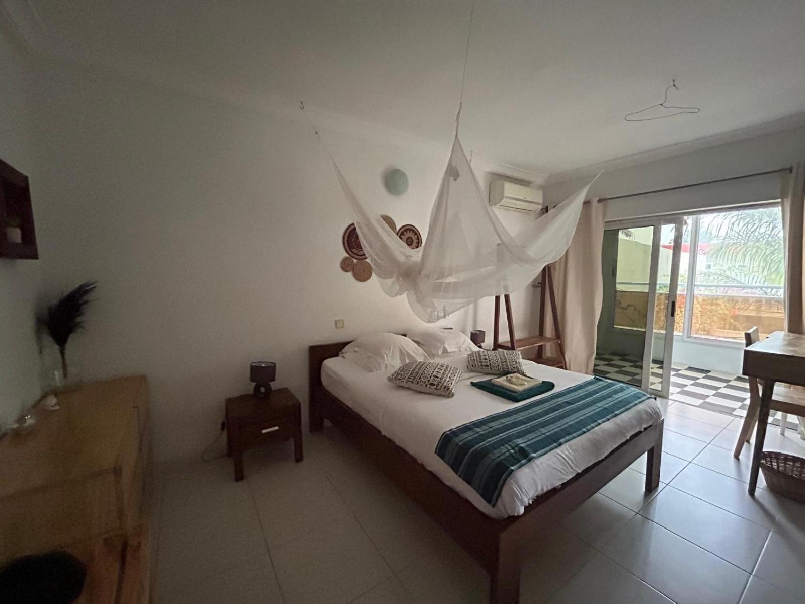 L'Oasis Guesthouse Cotonou Esterno foto
