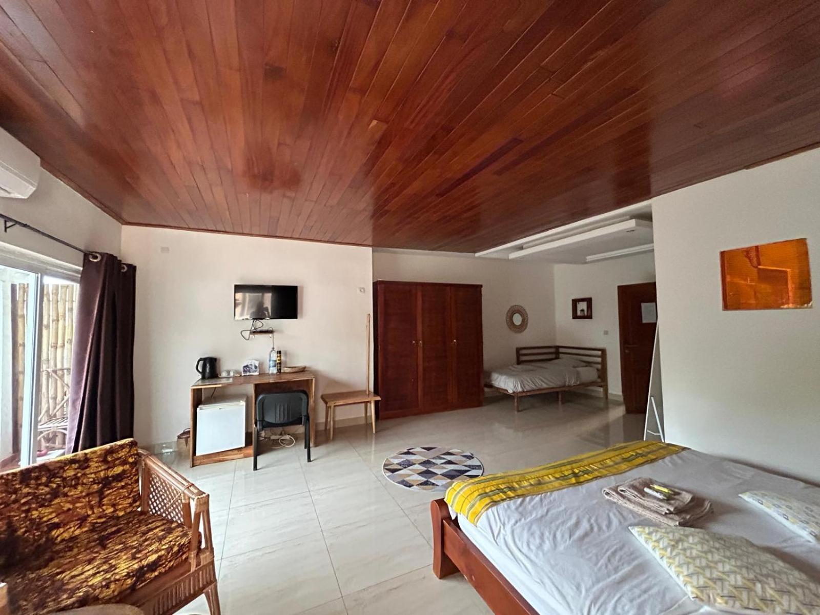 L'Oasis Guesthouse Cotonou Esterno foto