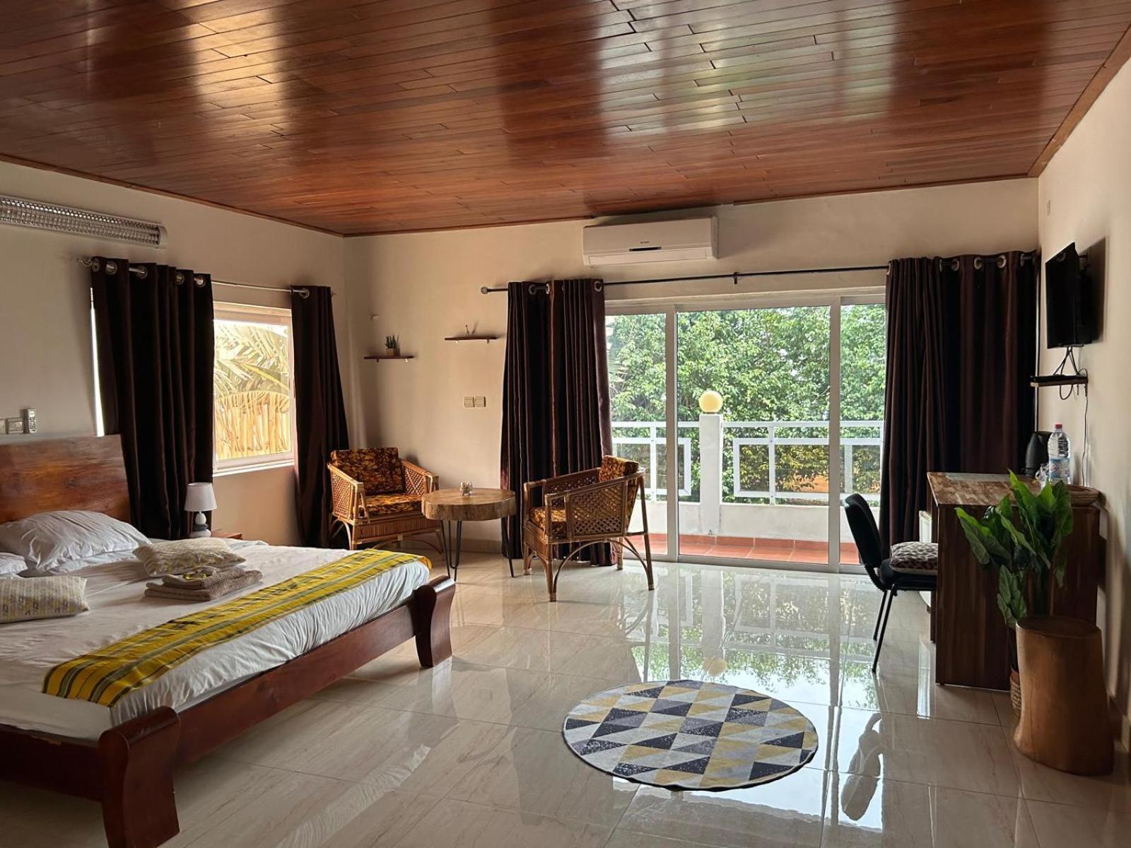 L'Oasis Guesthouse Cotonou Esterno foto