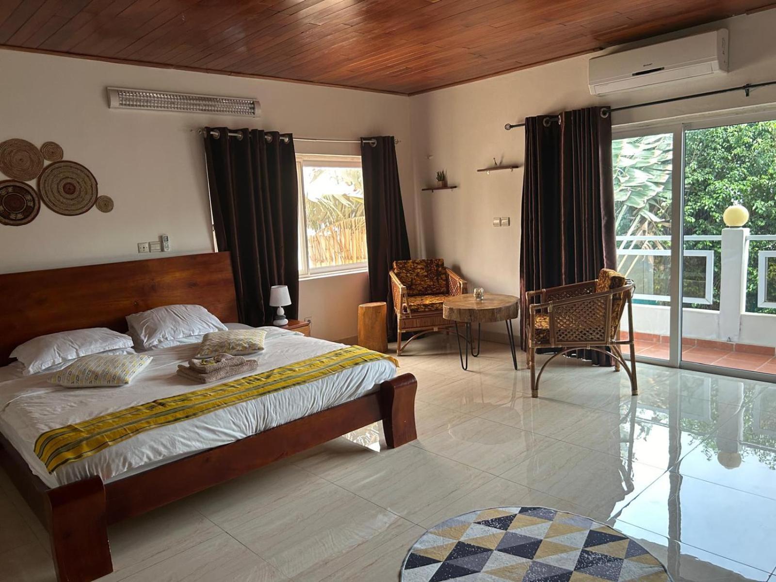 L'Oasis Guesthouse Cotonou Esterno foto