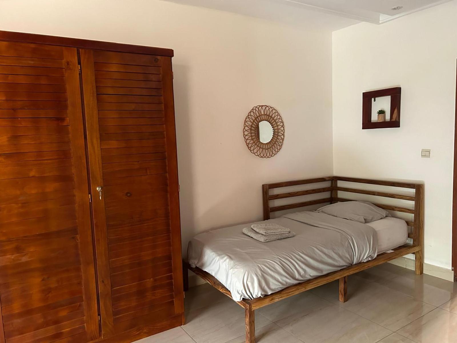 L'Oasis Guesthouse Cotonou Esterno foto