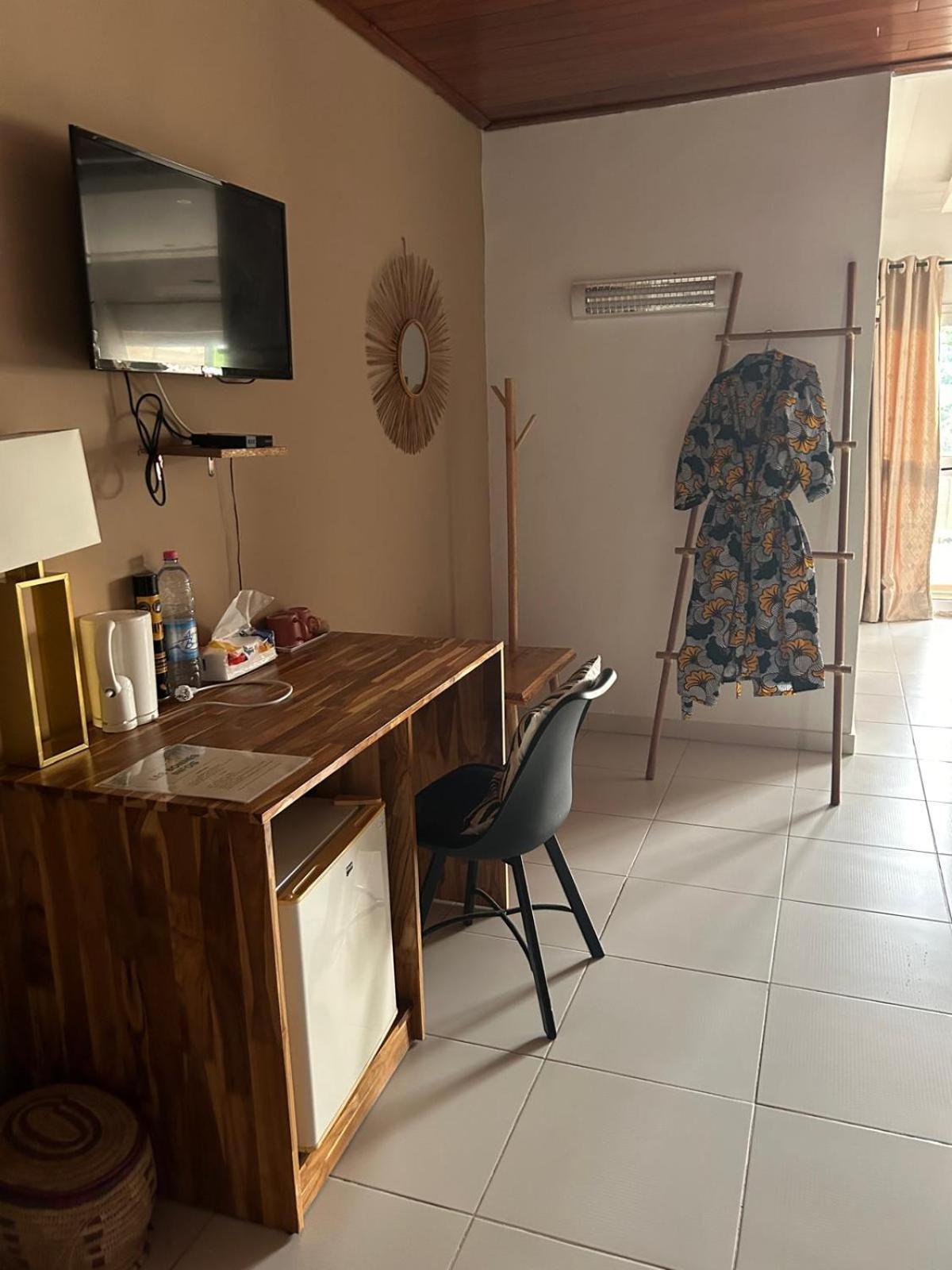 L'Oasis Guesthouse Cotonou Esterno foto