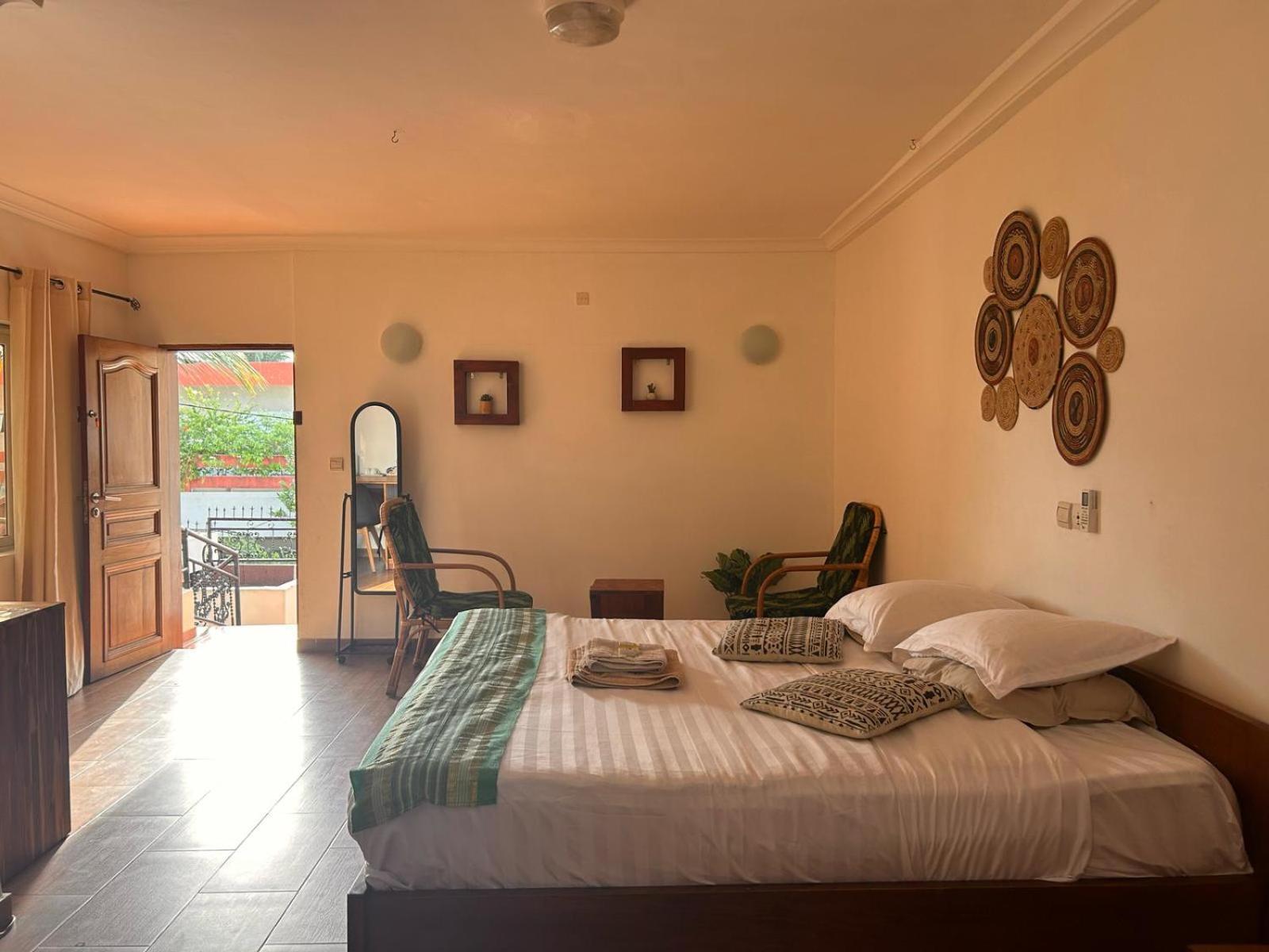L'Oasis Guesthouse Cotonou Esterno foto