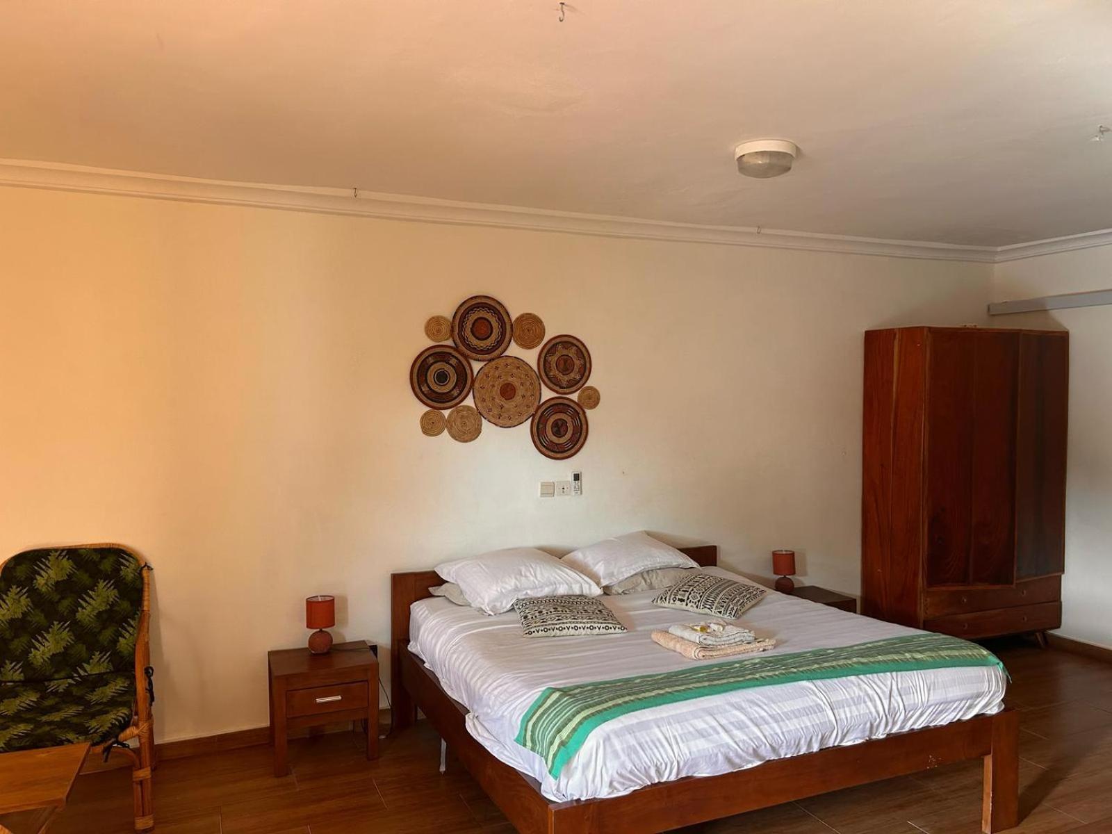 L'Oasis Guesthouse Cotonou Esterno foto