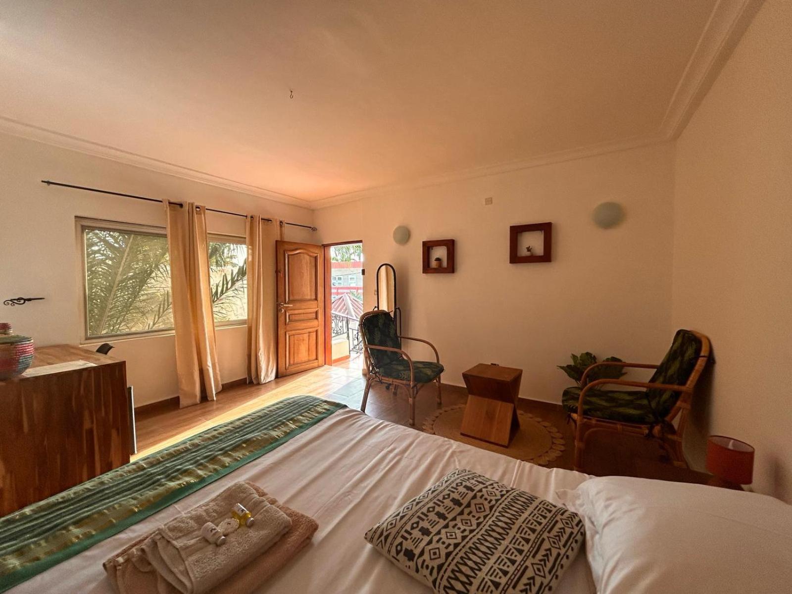 L'Oasis Guesthouse Cotonou Esterno foto